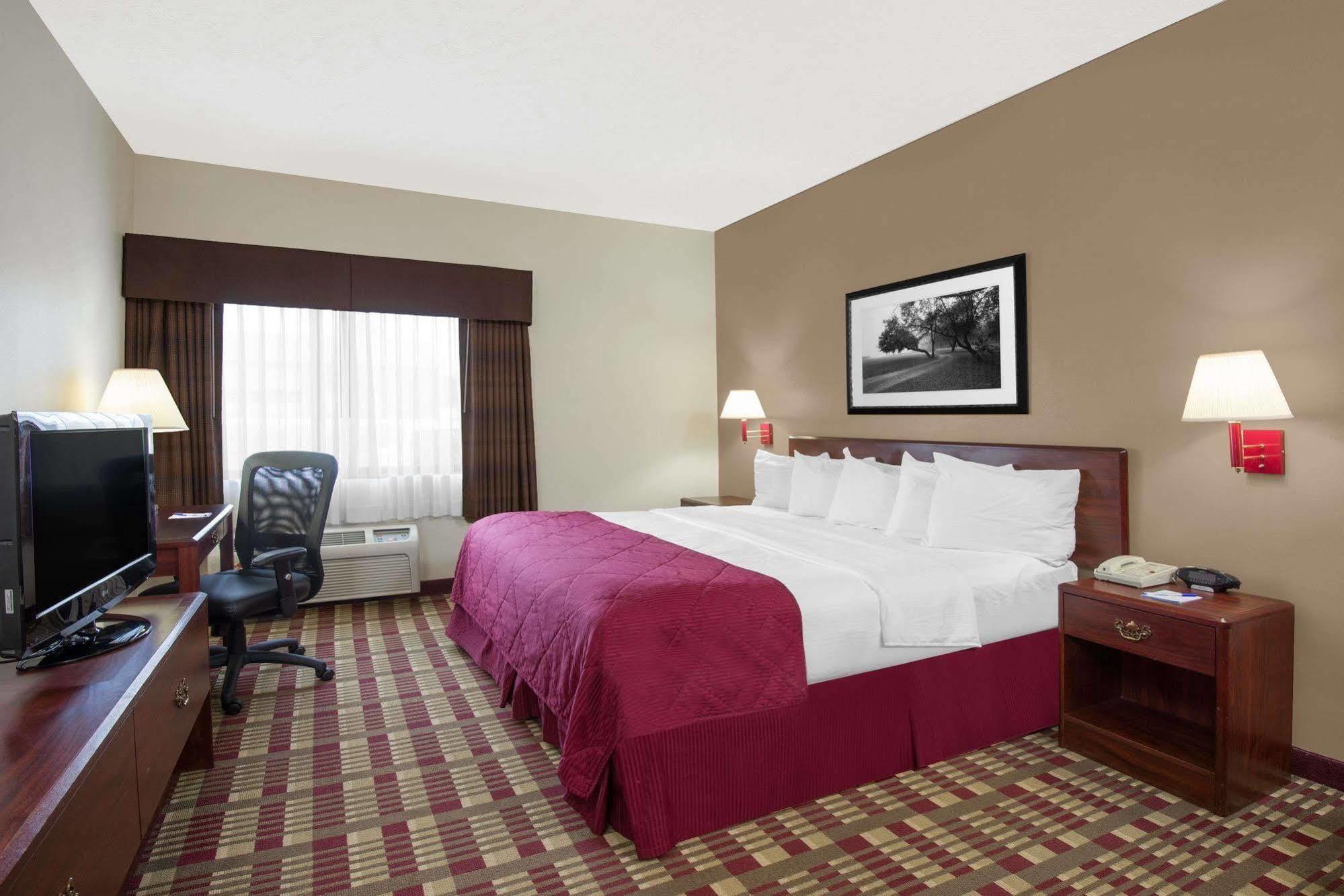 Baymont By Wyndham Boston Heights/Hudson Otel Dış mekan fotoğraf
