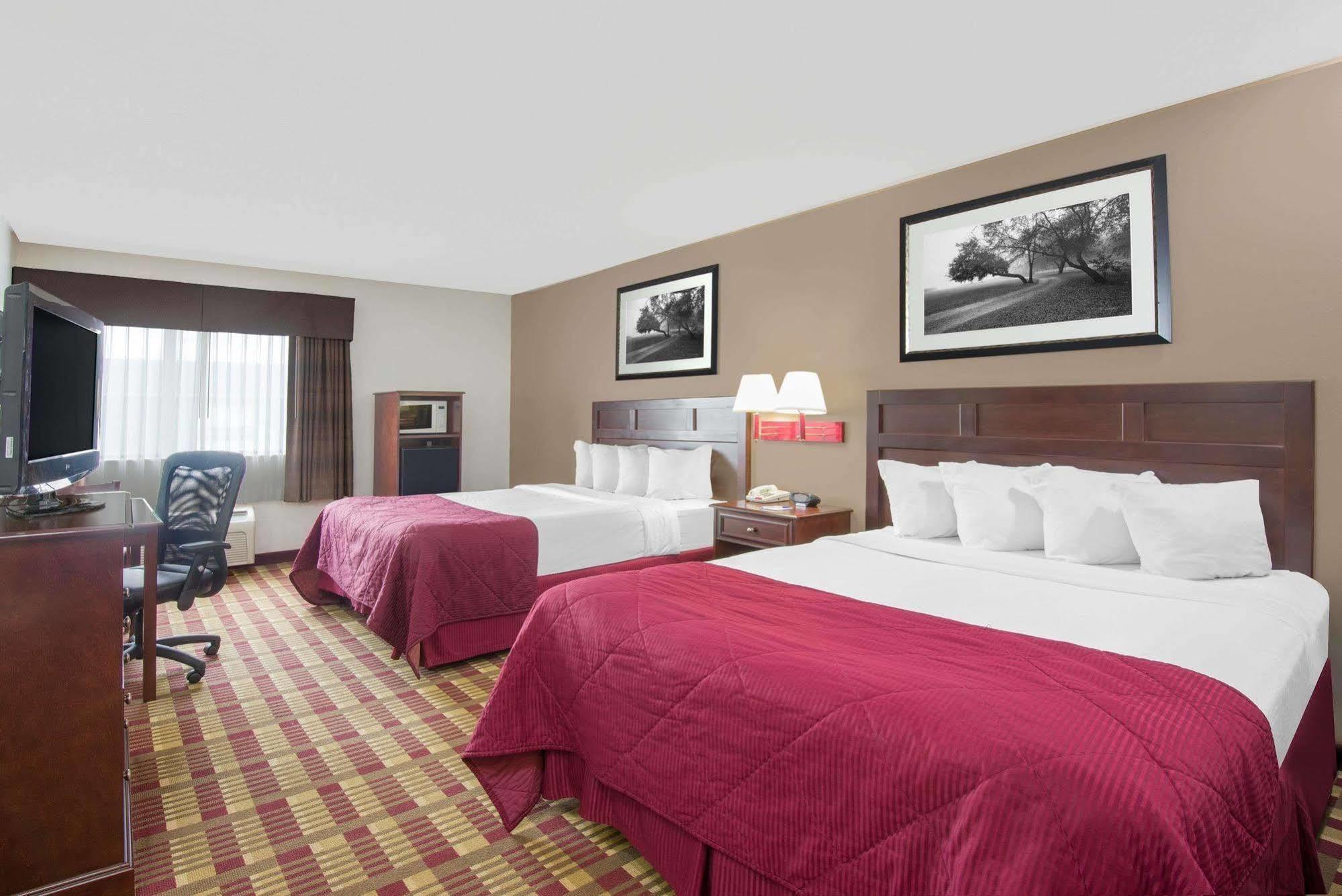 Baymont By Wyndham Boston Heights/Hudson Otel Dış mekan fotoğraf